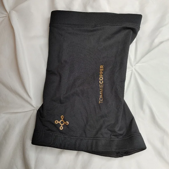 Tommie Copper Unisex COPPER & ZINC INFUSED Compression Knee Sleeve, Black - Picture 4 of 10